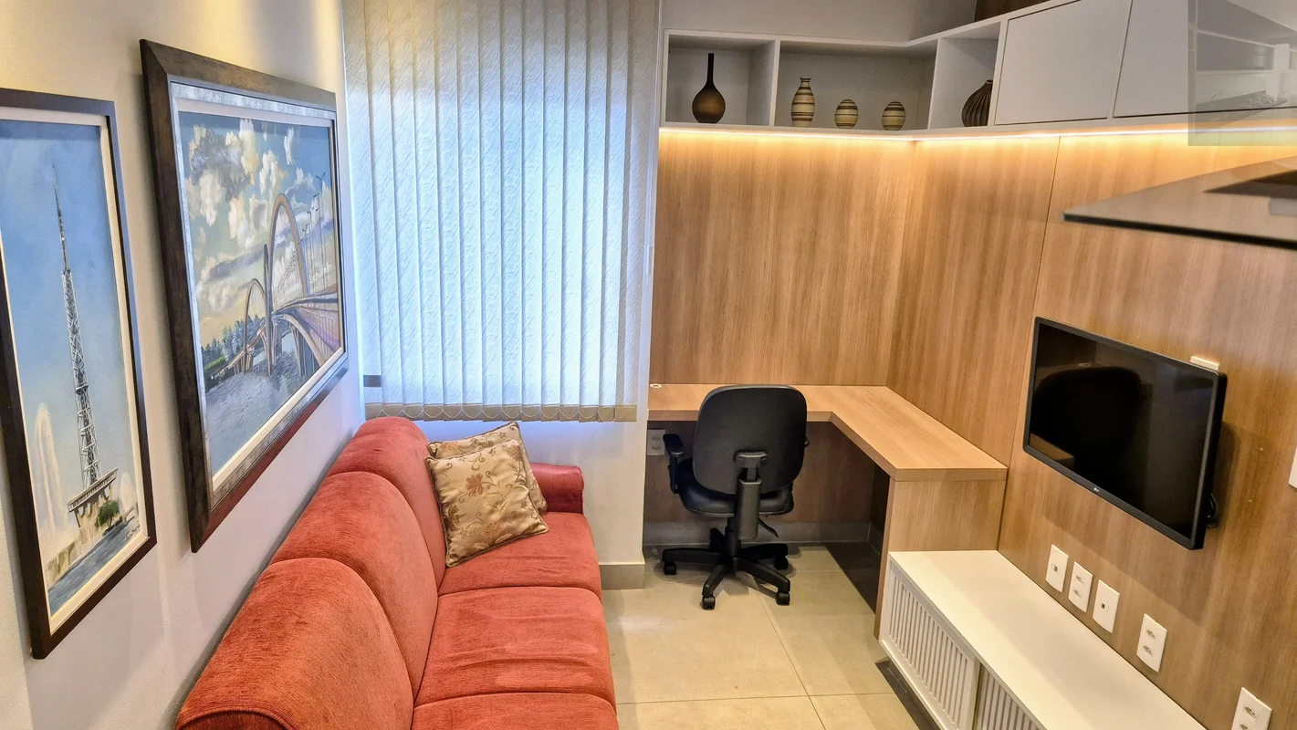 Kitnet reformada, piso porcelanato, mobiliada, completa, vista para o nascente, ...