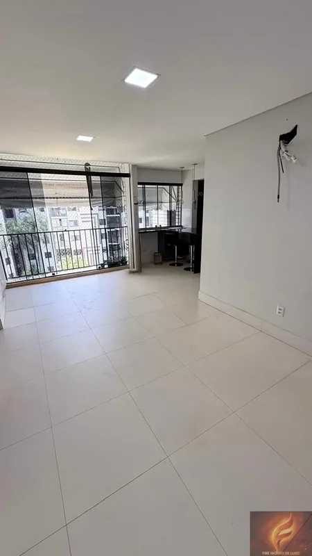 Apartamento com 86m² muito bem distribuídos, localizado na Octogonal, uma das re...
