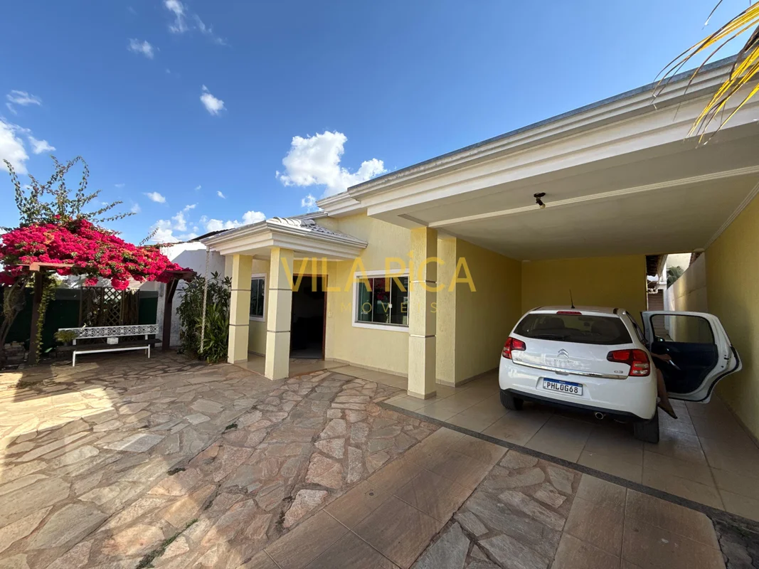 Vila Rica imóveis vende: Casa com 03 Suítes, Churrasqueira e OFURÔ.Condomínio Fe...