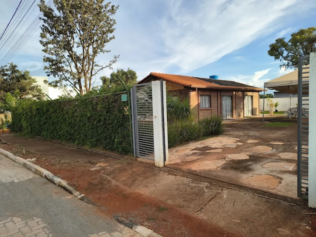 Chalé no Jardim Botânico com Piscina Aquecida em L + Terreno 690m² | Estância Qu...