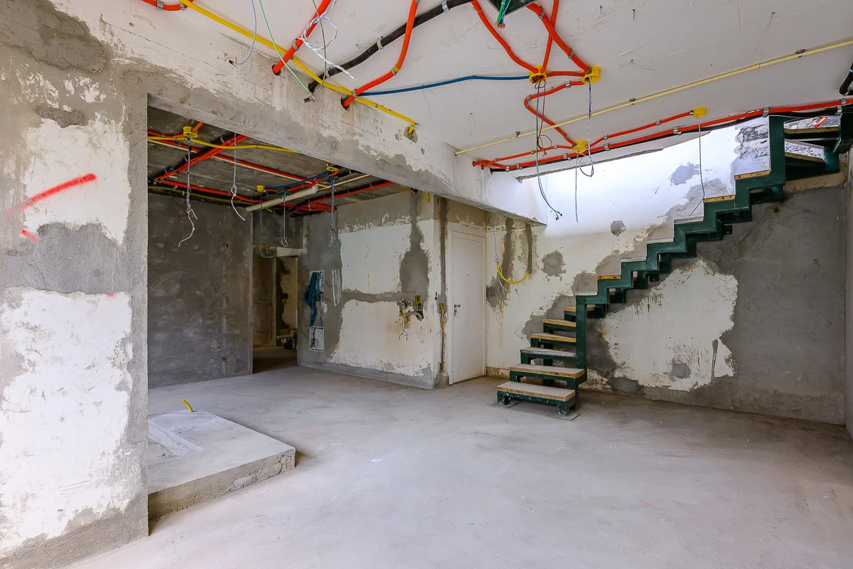 Apresentamos uma cobertura duplex rara localizada no Ed Ferrara Sudoeste.São 285...