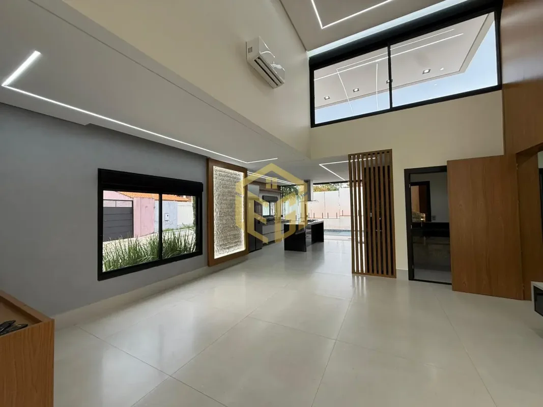 ?? Casa de Alto Padrão no Jockey – Condomínio Fechado?? Terreno: 25mts de frente...