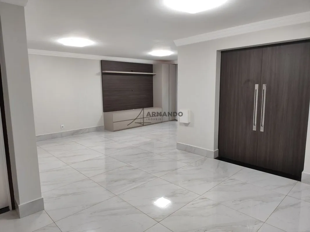 Apartamento vazado, composto de três quartos, sendo duas suítes, escritório, Sal...