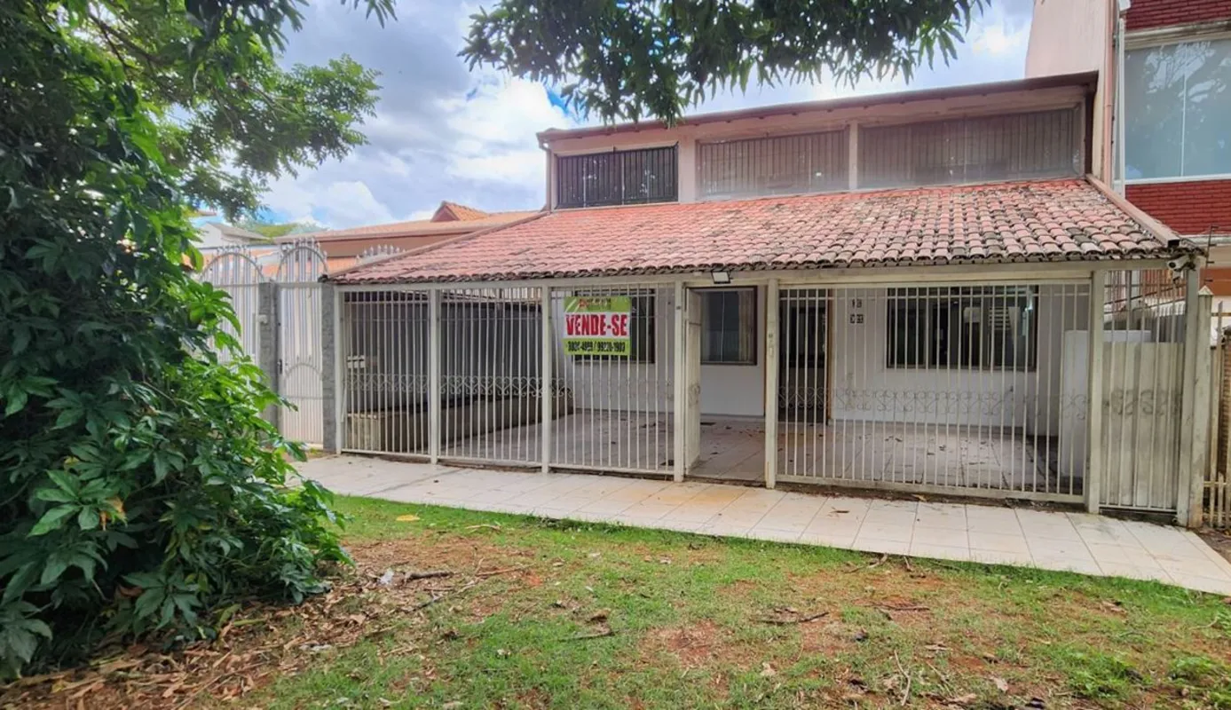 Casa de 2 pavimentos, com 4 quartos, sendo 2 deles com suíte, excelente arquitet...