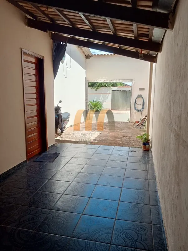 3 quartos2 banheiros Garagem pra 3 carrosSala grande Cozinha com pia inox Área e...