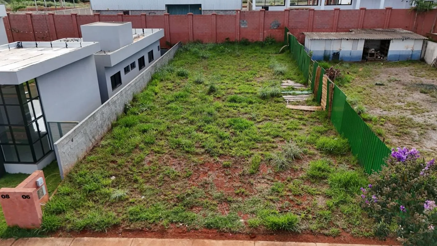 Esmeralda Corretora Imobiliária vende lote de 400m² no Condomínio Le Jardin 1. O...