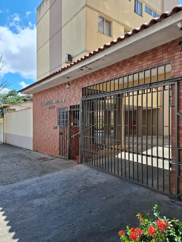 APARTAMENTO ESPAÇOSO E FUNCIONAL NO JARDIM AMÉRICA! CONTA COM 03 QUARTOS, SENDO ...