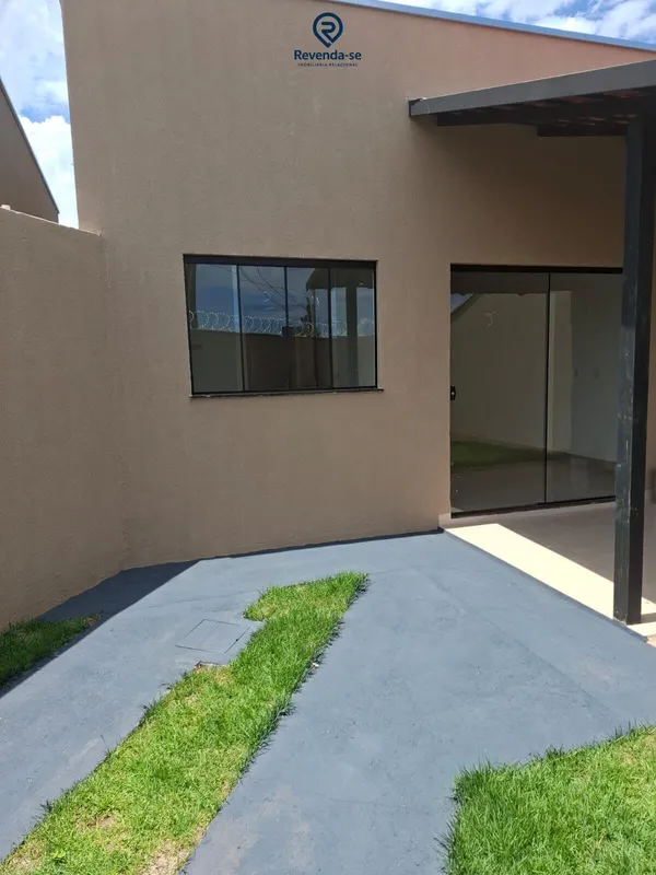 Disponível para venda, casa moderna e bem localizada no Residencial Santa Fé 1. ...