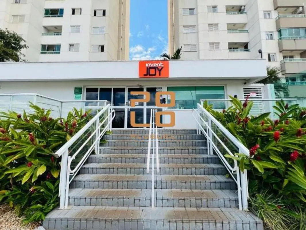 Apartamento semi mobiliado com 3 suítes, com 102,41 m². Possui guarda-roupas, se...