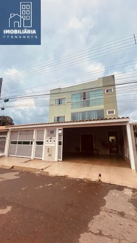 IMOBILIÁRIA FERNANDES vende excelente sobrado na Quadra 06 do Setor Central, óti...