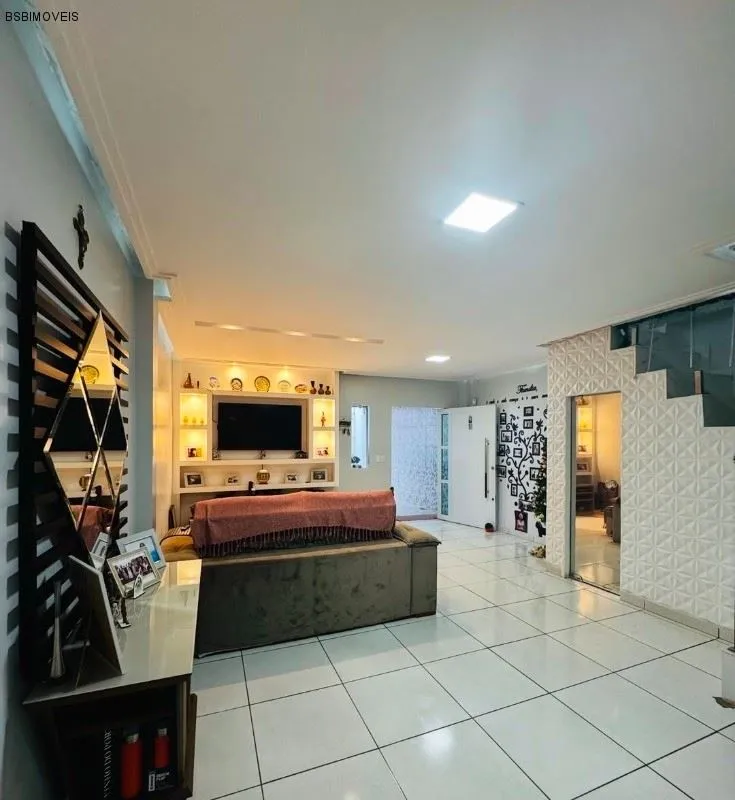 BSB IMÓVEIS APRESENTA:Excelente casa na colônia agrícola samambaia, próximo ao T...