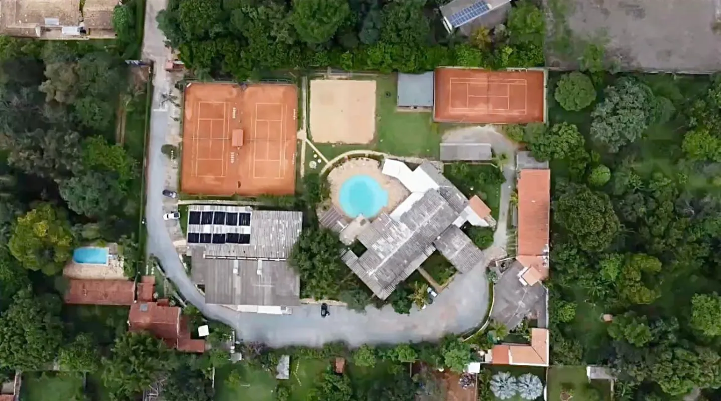 Excelente lote na QI 23 do Lago Sul, em um terreno amplo e extremamente versátil...