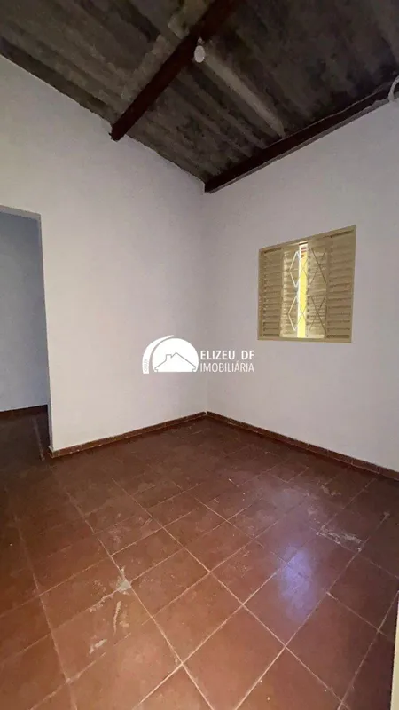 Elizeu DF Imobiliária aluga casa de fundos no Gama, composta por:- 1 quarto;- Sa...