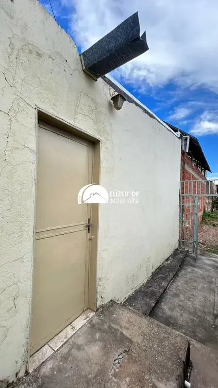Elizeu DF Imobiliária aluga casa de fundos no Gama, composta por:- 1 quarto;- Sa...