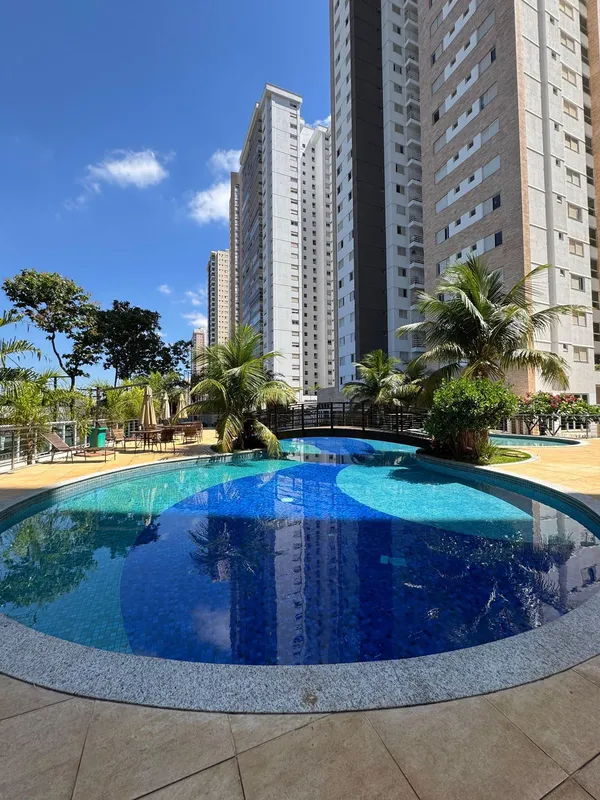 Unidade andar alto com vista livre e permanente ao Clube Oásis; Área: 144 m²Sala...