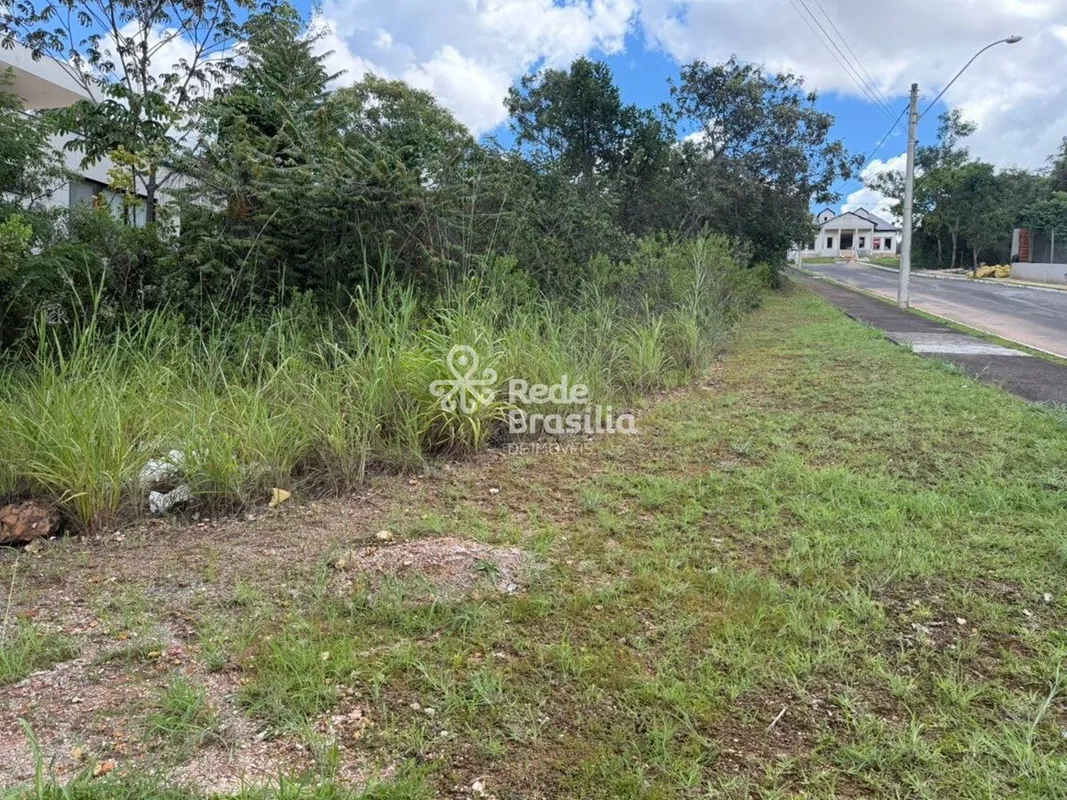 Com 971 m², este terreno é a oportunidade ideal para quem deseja construir com l...