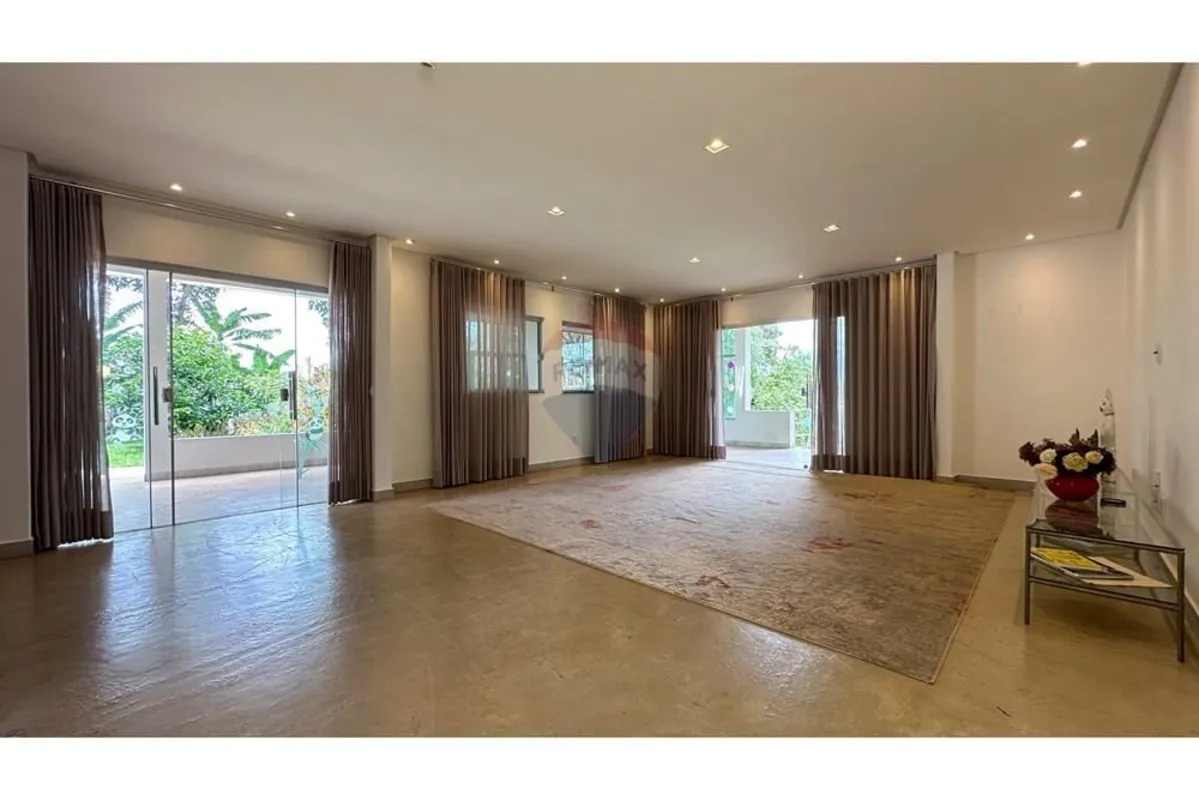 Casa dos Sonhos com Ar de Campo no Condomínio San Francisco II, Setor Habitacion...