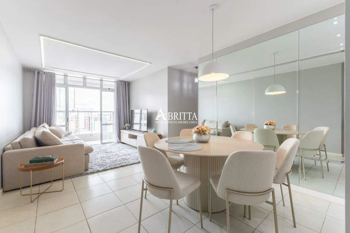 Apartamento totalmente reformado, com 106 m² bem distribuídos, pronto para morar...