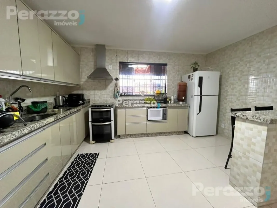 Imóvel com 3 Residências Independentes, Excelente Oportunidade no Residencial Oe...