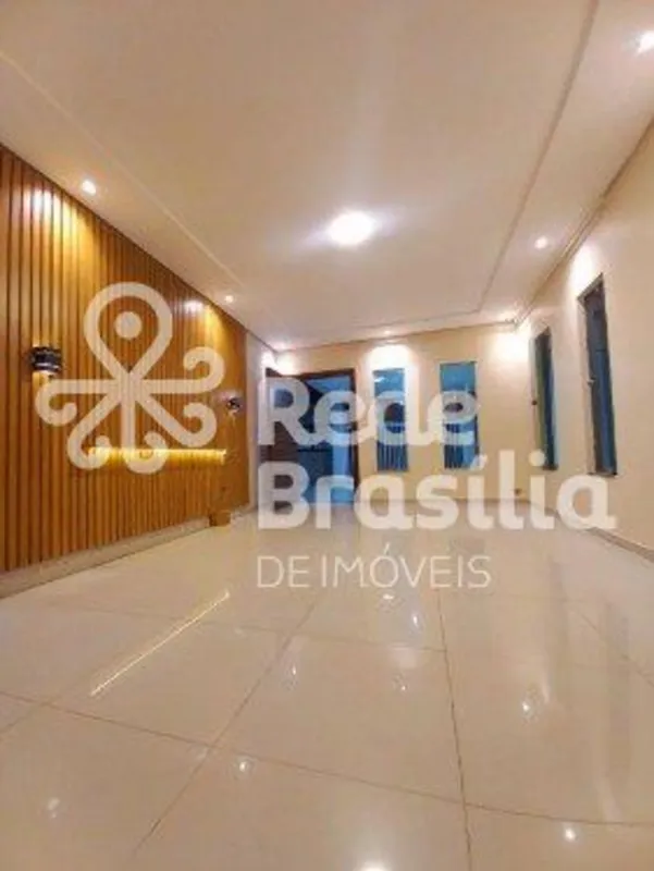 Alugo linda cs na rua 3b chác 38 Vicente Pires dentro de condomínio com 3 quarto...