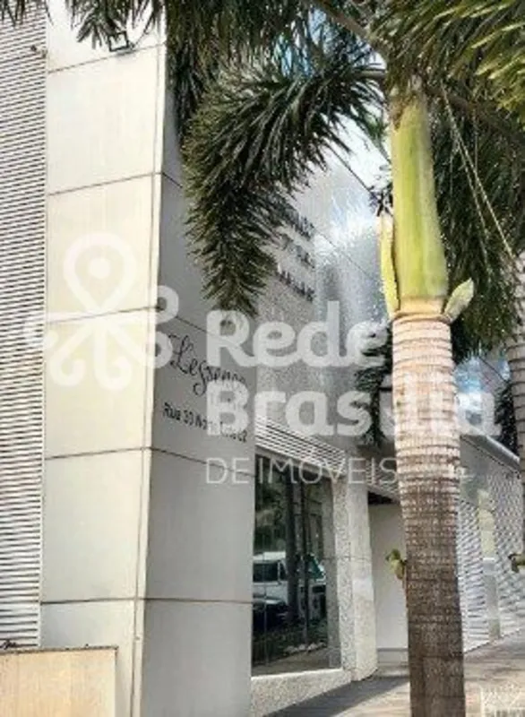Alugo loja de frente para avenida. Já com mezanino e 2 banheiros. Blindex fronta...