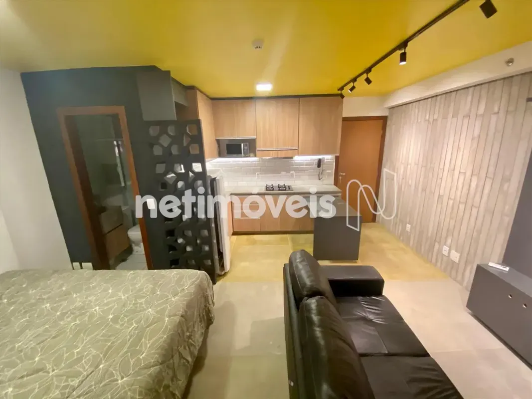 Kitnet reformada, com 28m² de área privativa, projeto contemporâneo. A cozinha f...