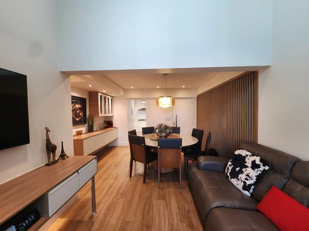 Excelente apartamento nascente, reformado, andar alto e com vista livre. E o mel...