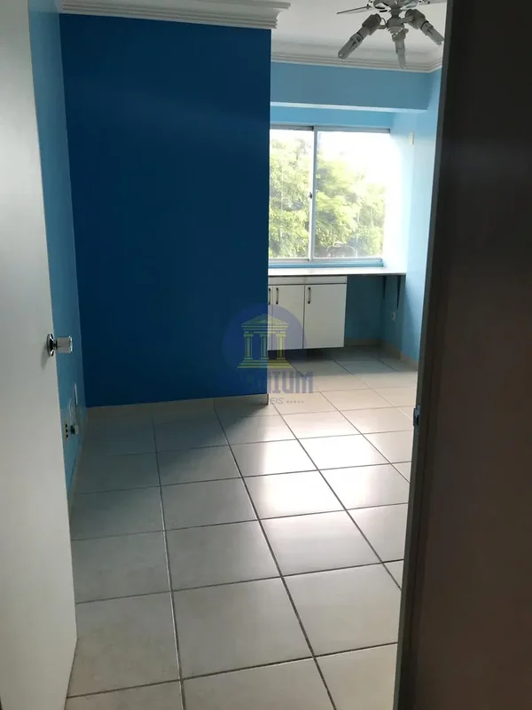 Ótima sala comercial na 705/905 Sul no Edifício Mont Blanc.* Sala com recepção, ...