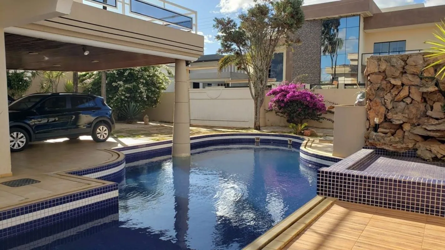 Sobrado imponente à venda em Taguatinga , em Brasília/DF 581m² 7 quartos 4 vagas...