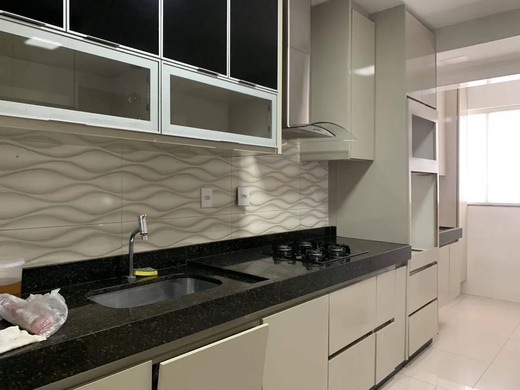 Apartamento com 03 quartos, sendo 01 suíte, todo no porcelanato, completo em pla...