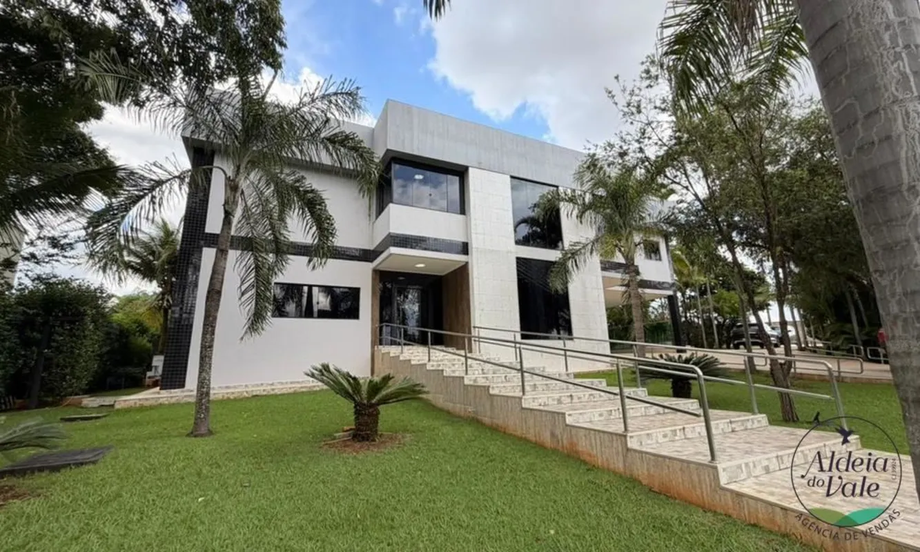 Sobrado mobiliado imponente de esquina no Aldeia do Vale.4 suítes plenas no piso...