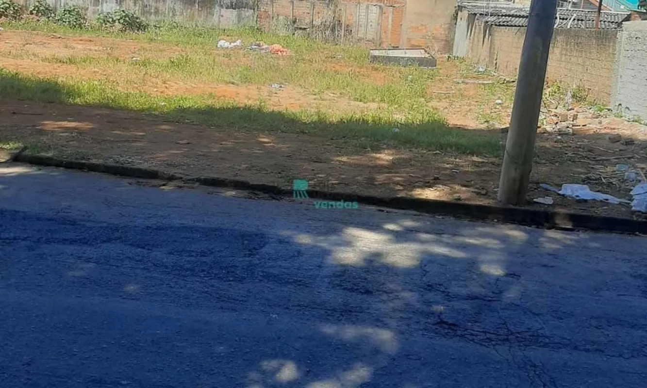 Lote Comercial de esquina com área de 525 m2 15 m de frente e fundo, laterais de...