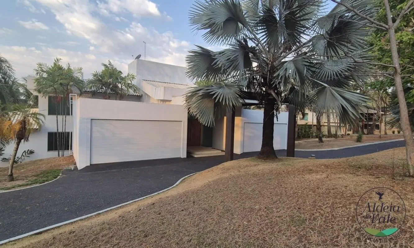 SOBRADO COM LAZER MAGNÍFICO NO ALDEIA DO VALEEntrada com Port-cochere. Térreo co...