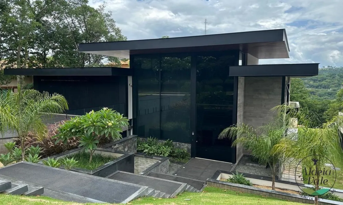 SOBRADO ESPETACULAR COM VISTA UNICA NO ALDEIA DO VALE.Apresentamos um magnífico ...