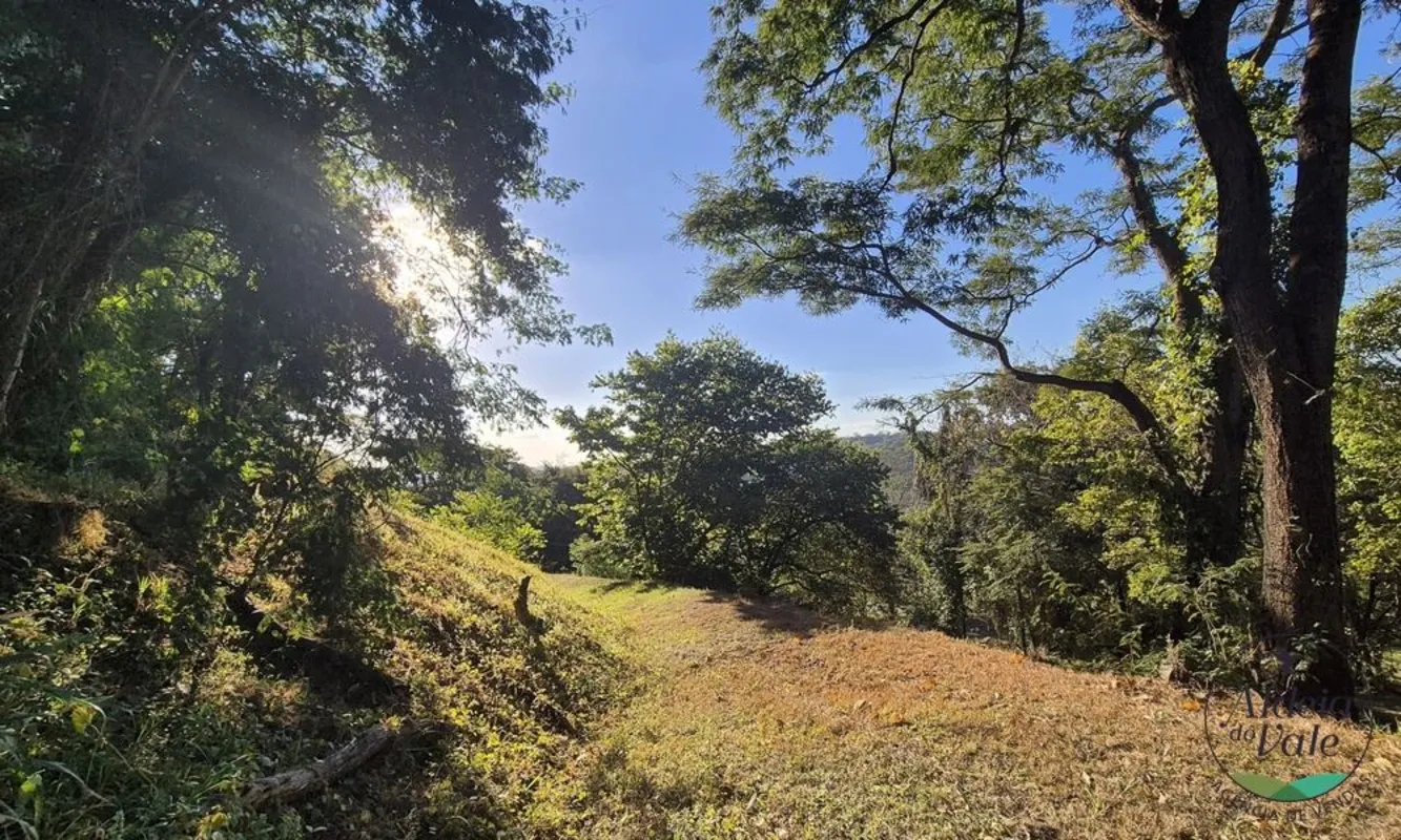 Terreno em aclive com plateau. DF imóveis 09/04/26