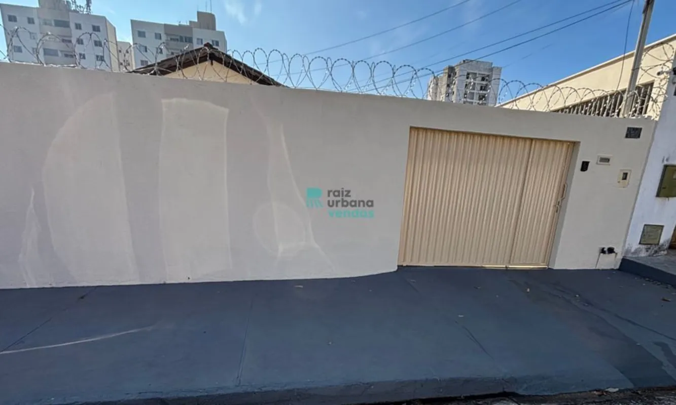 Casa Térrea com terreno de 455 m2 , área consta 262 m2 com 04 quartos sendo 1 Su...