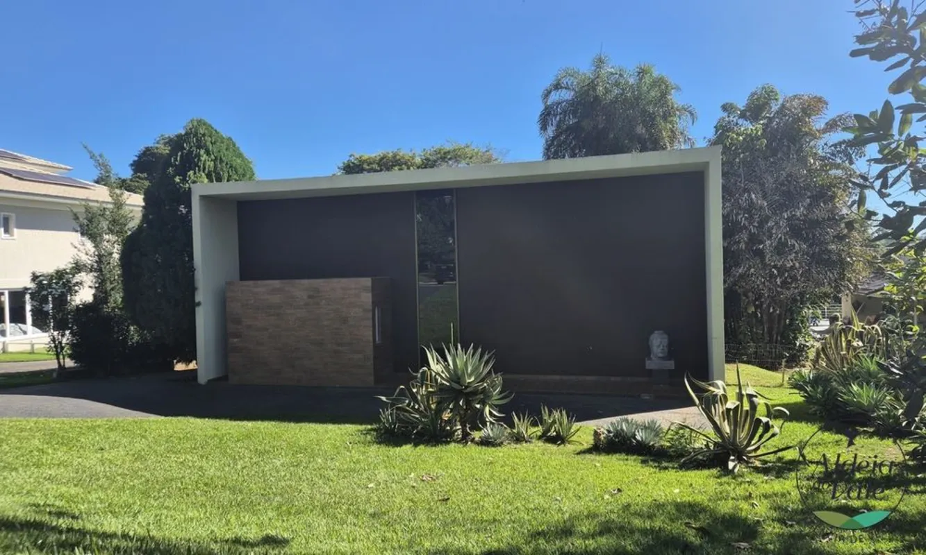 Belo sobrado no Aldeia do ValeTérreo: Sala estar\/jantar\/TV com acessoà varanda...