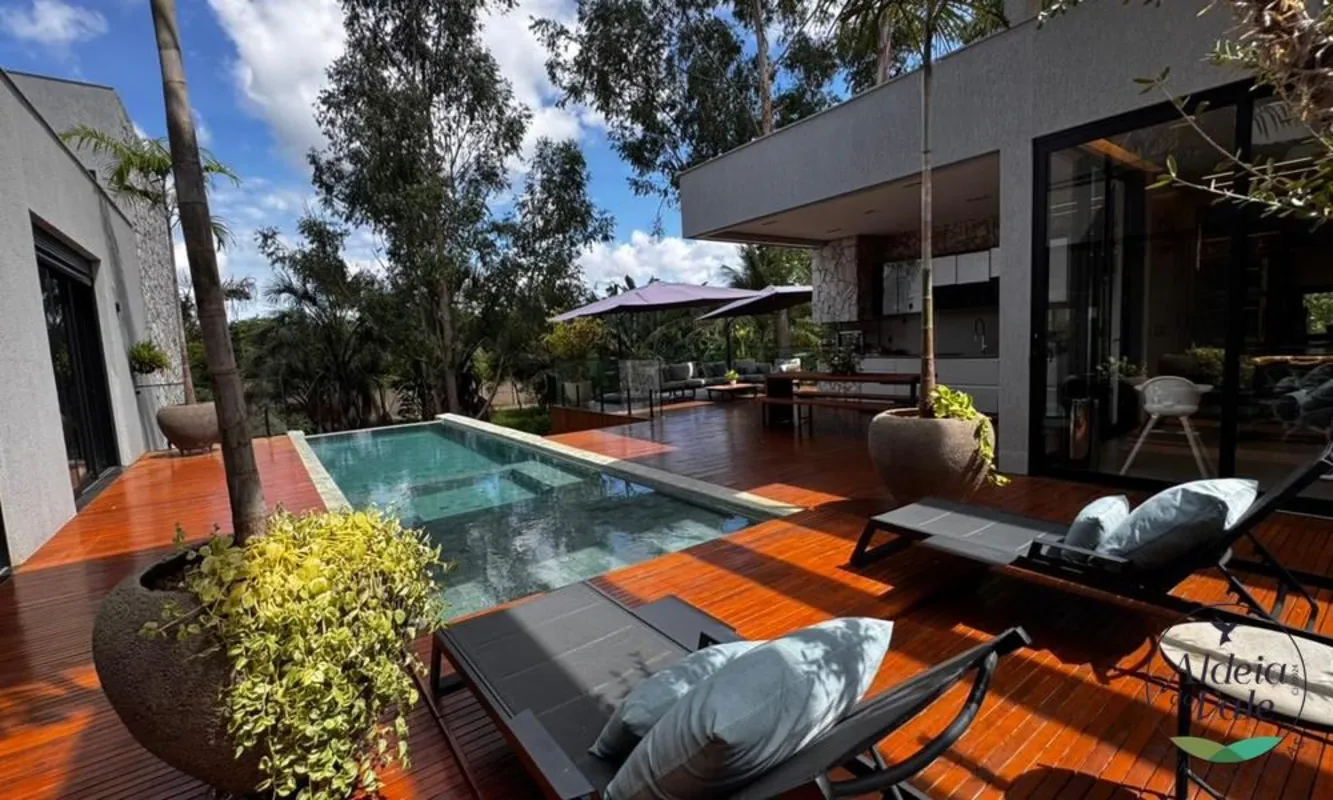Casa térrea mobiliada em uma rua sem saída e próxima a um lago no Aldeia do Vale...