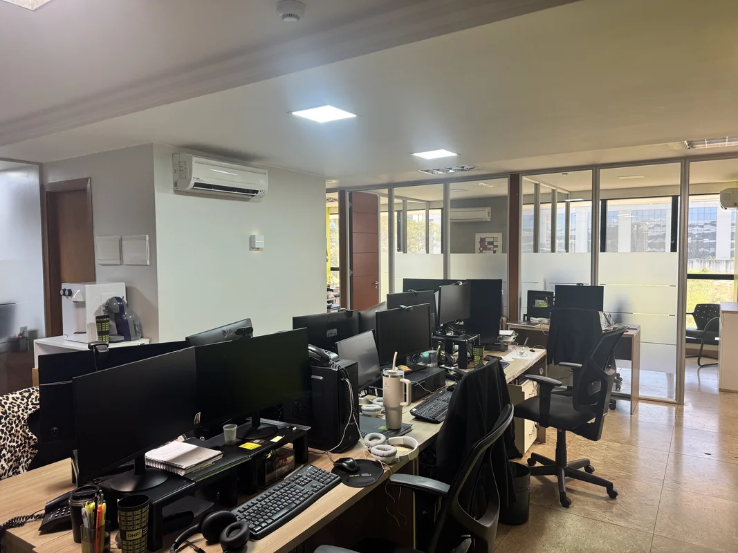BBS aluga escritório pronto e mobiliado com 187m2 com 5 vagas de garagemSala pri...