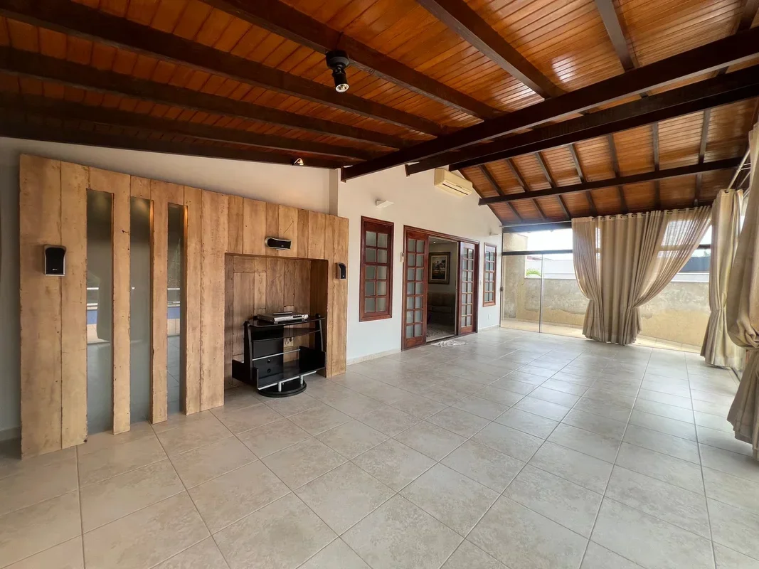 Julisce Alencar Assessoria Imobiliária aluga...Casa térrea reformada – SHIS QI 2...