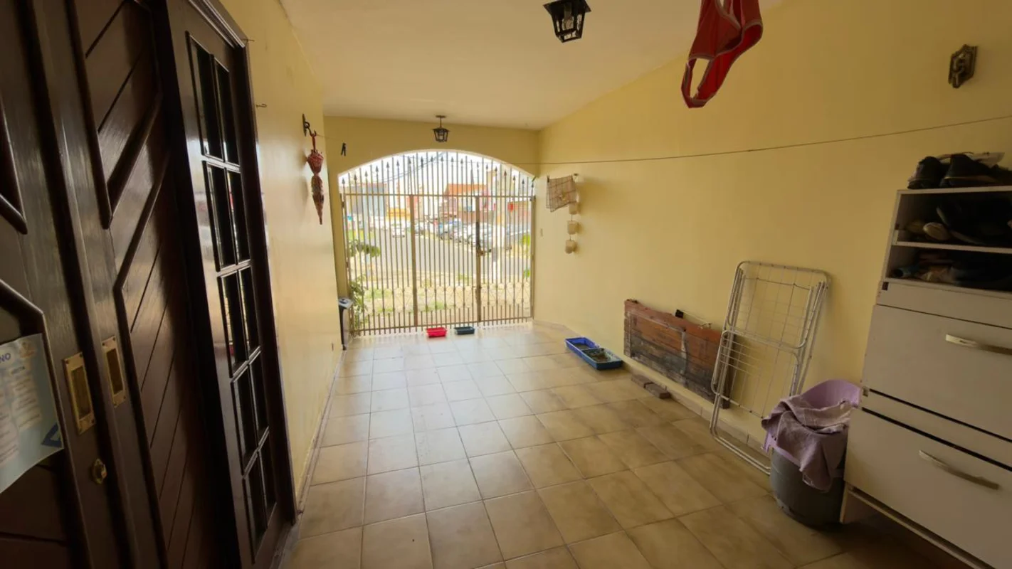 Descubra esta casa à venda na QNB 10, Casa 25, Taguatinga Norte, DF. Com uma loc...