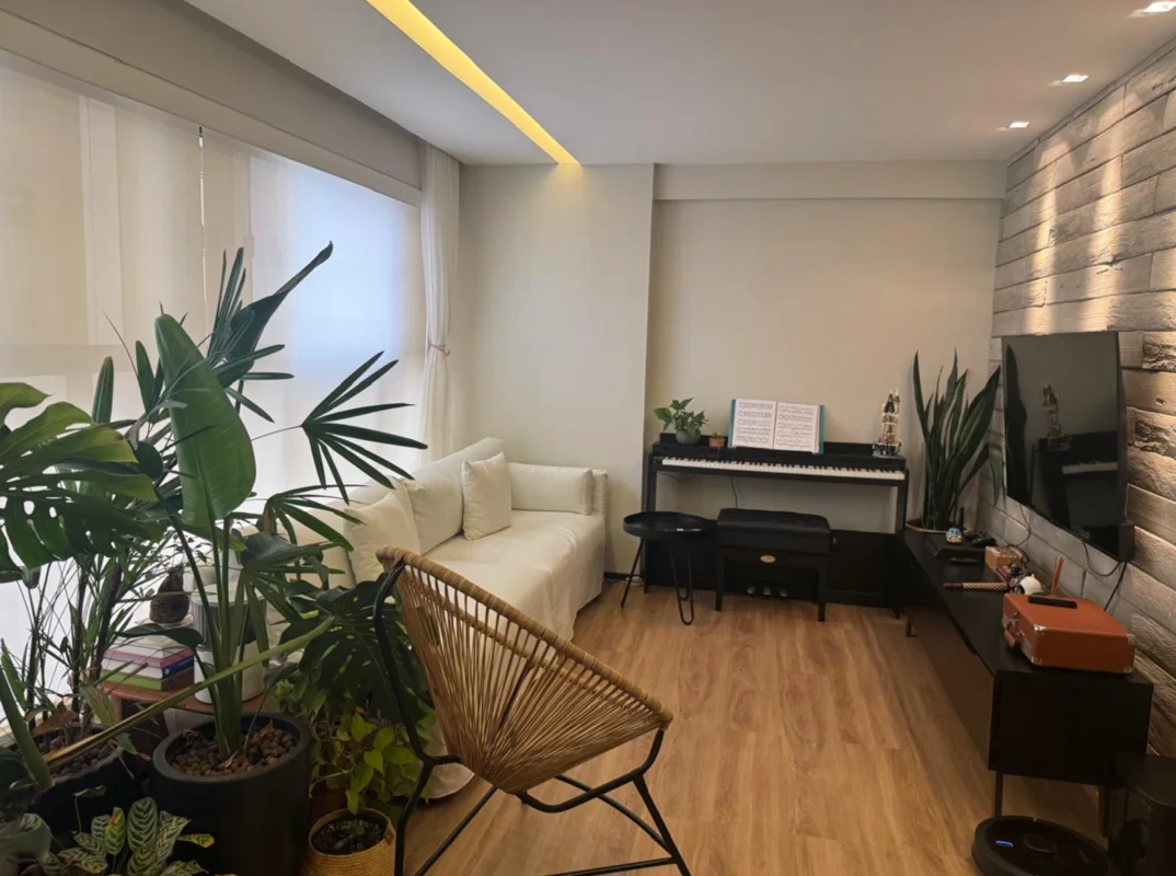 A sensação ao entrar nesse apartamento é que você está sendo abraçado, de tão ac...