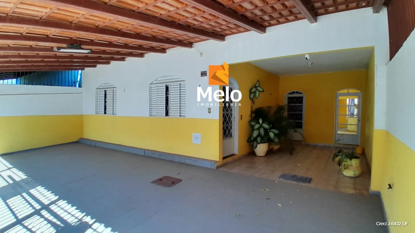 Casa à venda - Quadra 16, Setor Oeste, Gama275m²• 3 Quartos• 3 Vagas• 2 Banheiro...