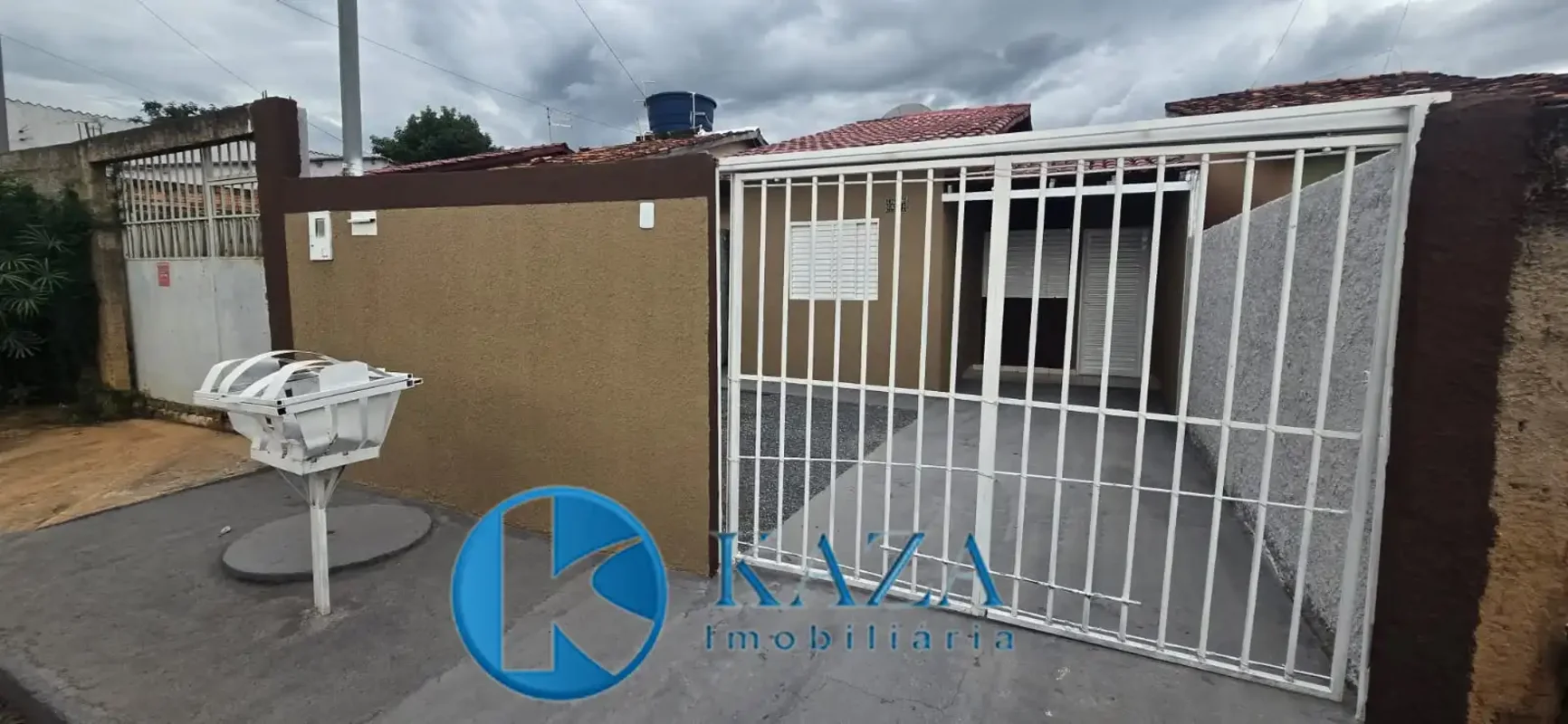 Já pensou em sair do aluguel pagando pouco? Essa é a sua chance! Uma casa reform...