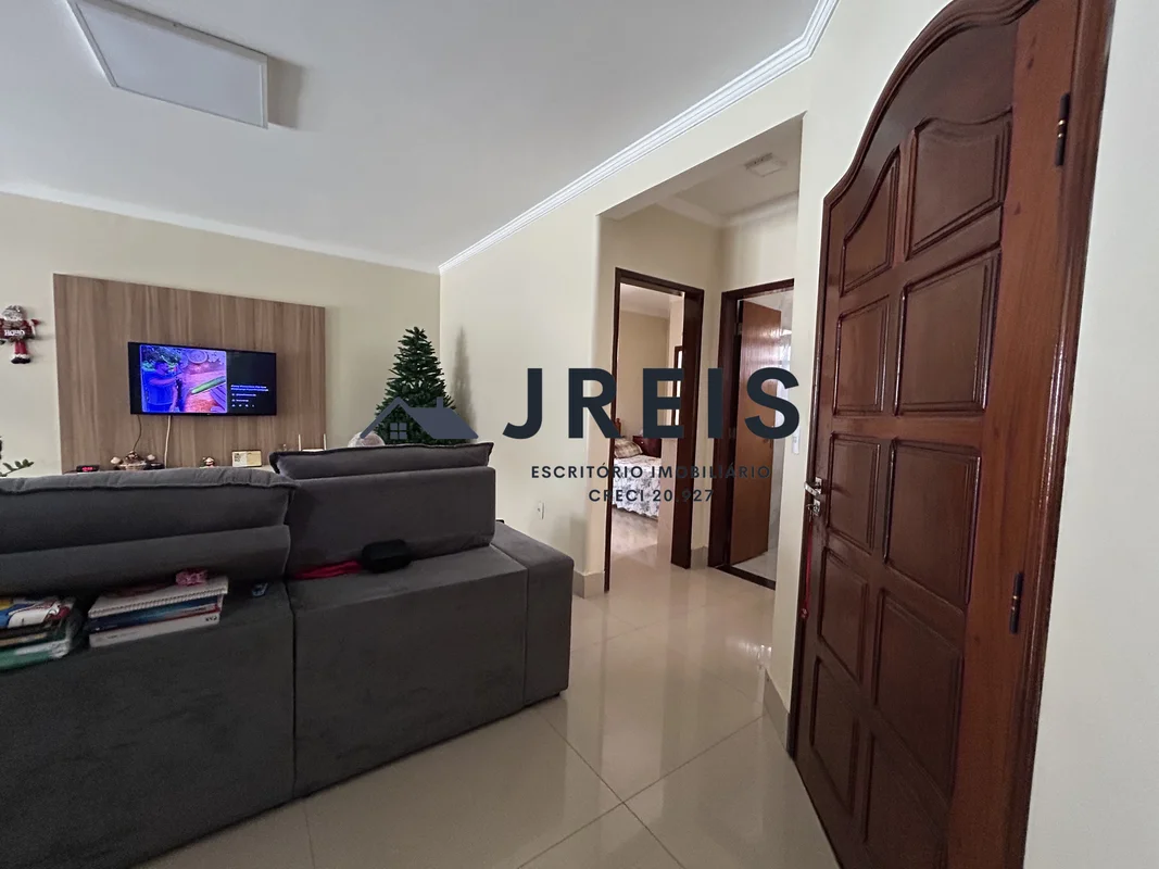 JREIS ESCRITÓRIO IMOBILIÁRIOExcelente imóvel para morar ou investir, com • 3 pav...