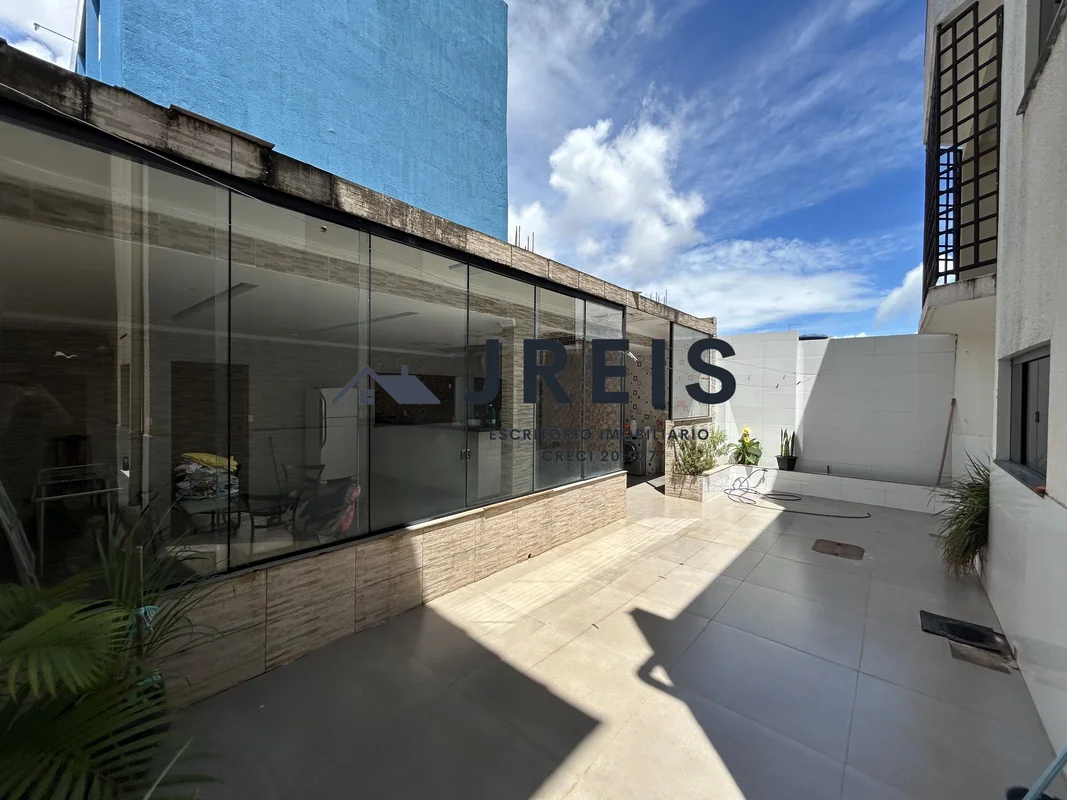 JREIS ESCRITÓRIO IMOBILIÁRIOExcelente imóvel para morar ou investir, com • 3 pav...