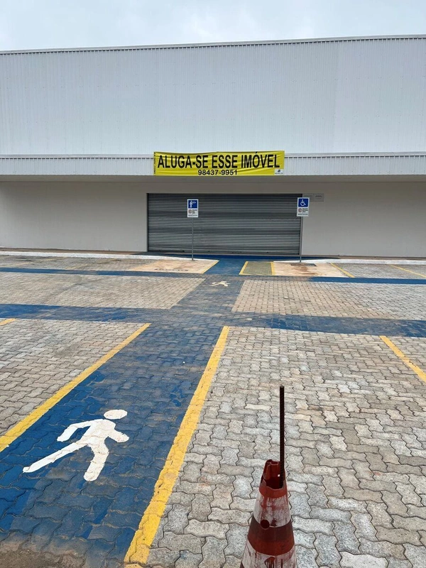 Galpão recém construído, pé direito com 10m de altura, terreno 3.000m² área cons...