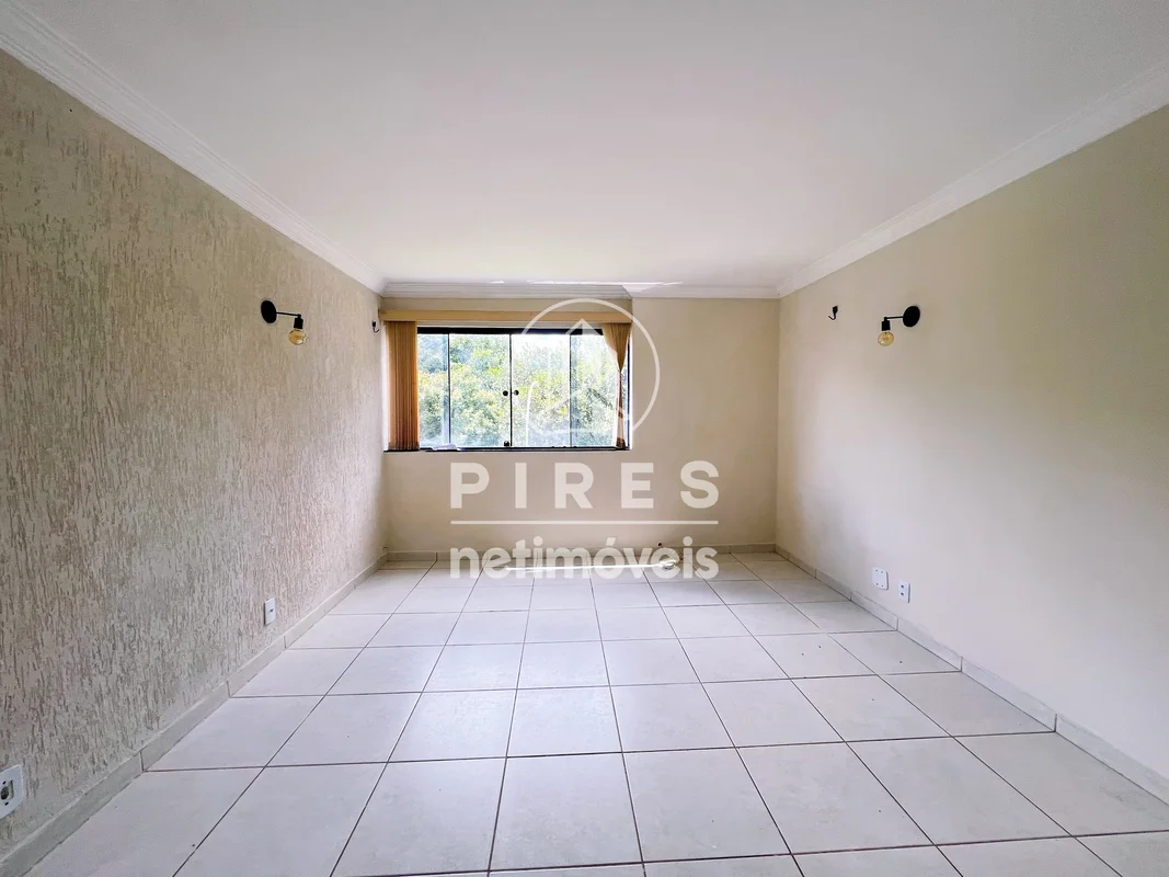 Quadra 707 - 2º andar - com vaga de garagem!Prédio reformado, nascente, em excel...