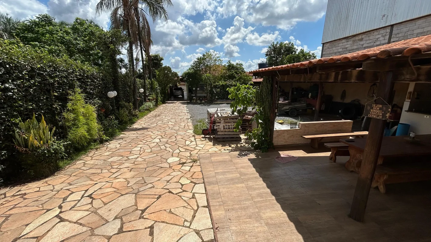 Oportunidade em Vicente Pires – Rua 5Excelente casa com perfil comercial e resid...