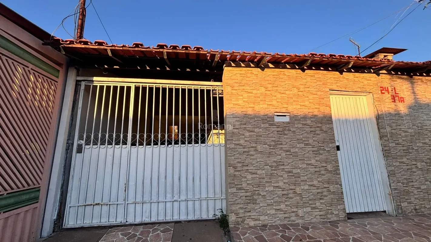 Oportunidade em CeilândiaLinda casa toda na laje, com excelente estrutura e pron...